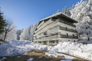 a large building with snow in front of it at Résidence Androsace 53 - Happy Rentals in Chamonix-Mont-Blanc