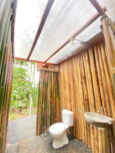 Koupelna v ubytování Lajolla Waterfall Resort