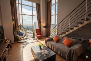 Et opholdsområde på Romatic Seaview Maritime Suite near Jelutong by Golden Hour 0706