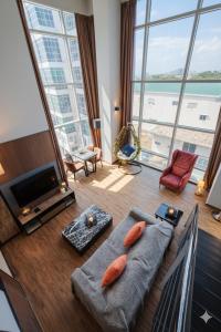 Et opholdsområde på Romatic Seaview Maritime Suite near Jelutong by Golden Hour 0706