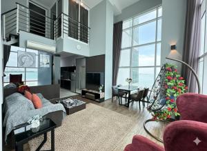 Et opholdsområde på Romatic Seaview Maritime Suite near Jelutong by Golden Hour 0706