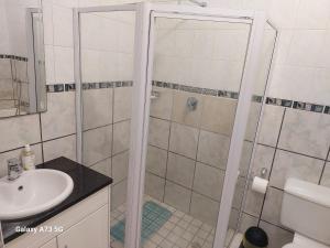 Et badeværelse på Clearview Estuary Apartment 3