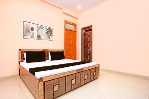 Postel nebo postele na pokoji v ubytování SPOT ON Love Buffet Restaurant & Benquet Holl