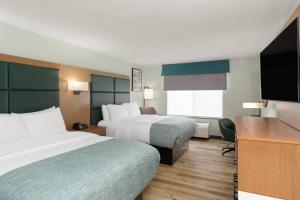 TV a/nebo společenská místnost v ubytování Wingate By Wyndham Mansfield Ontario