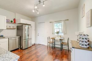 Photo de la galerie de l'établissement Quiet & Spacious Home Near Downtown, à Columbus 16 autres photos