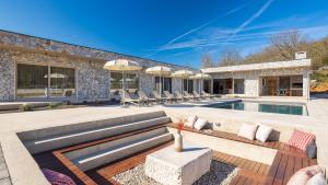 Swimmingpoolen hos eller tæt på Villa Fantazija - Split by Villas Guide