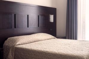 Postel nebo postele na pokoji v ubytování Hotel I Crespi + 32 fotografií