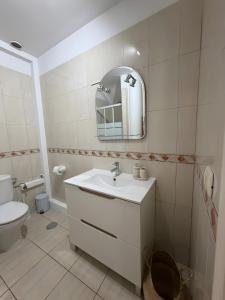 Koupelna v ubytování Jimaguas + 8 fotografií