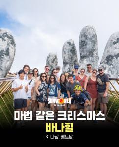 een groep mensen die voor een rotsformatie staan bij MOONLIGHT Hotel & Suites - The Best City View, Dragon Bridge view in Da Nang