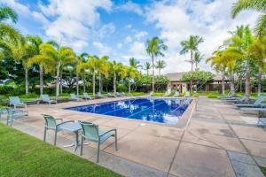 Bazén v ubytování Relax Unwind in Paradise Kulalani 203 nebo v jeho okolí