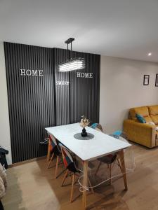 Et opholdsområde på Apartment mit Pool und Parking nähe Playa del Cura, Torrevieja