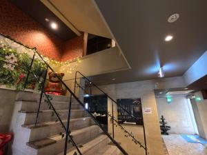 a staircase in a building with lights on the wall at ヴァンヴェールアネックス in Kyoto