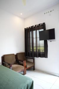 TV/trung tâm giải trí tại Leaf Hill view resort Vagamon