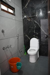 Phòng tắm tại Leaf Hill view resort Vagamon