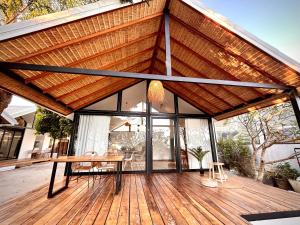 Ban công/sân hiên tại The Cosy Sunset Beach Resort