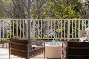 Balkón nebo terasa v ubytování Surf Lodge Avoca Beach Waterfront to Avoca Lake
