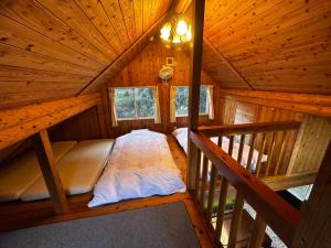 an overhead view of a bedroom in a tree house at コテージ杏庵 Cottage Anzuan in Minamioguni
