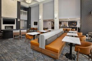 Et tv og/eller underholdning på Homewood Suites by Hilton Sioux Falls