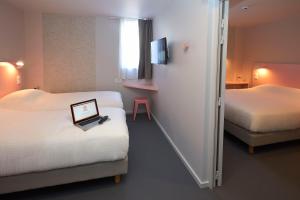 Een bed of bedden in een kamer bij Coto Hotel