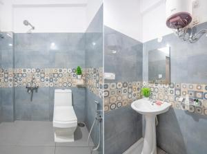 Koupelna v ubytování Hotel Prime Classic ,Airport Zone,Shamshabad + 36 fotografií