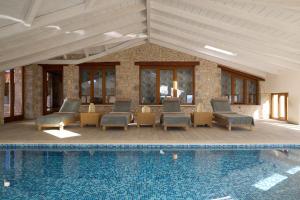 Swimmingpoolen hos eller tæt på Santa Marina Arachova Resort & Spa + 40 billeder