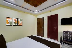 Et tv og/eller underholdning på Hotel O Infocity Ghatkesar Formerly SR Grand + 22 billeder