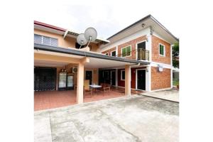 eine Darstellung eines Hauses mit einer Terrasse in der Unterkunft Hotel O Classic Homestay Keningau in Keningau