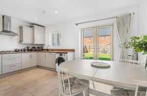 Køkken eller tekøkken på House Launton Village - close to Tythe Barn, Blenheim Palace & Bicester Shopping