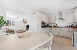 Køkken eller tekøkken på House Launton Village - close to Tythe Barn, Blenheim Palace & Bicester Shopping