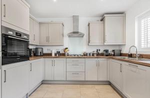 Køkken eller tekøkken på House Launton Village - close to Tythe Barn, Blenheim Palace & Bicester Shopping
