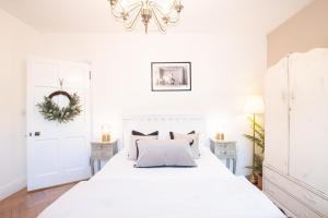 En eller flere senge i et værelse på Northern Hideaways Sunnyside