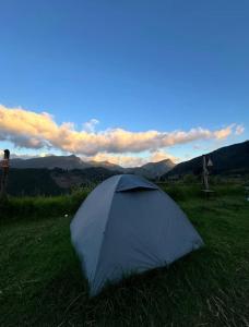 een witte tent in het gras in een veld bij Misty Colina in Kottakamboor