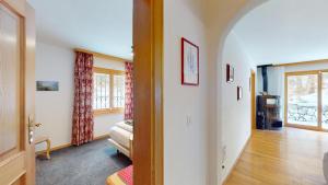 En eller flere senge i et værelse på Abitaziun Trais Tschiervs D4 - Champfèr