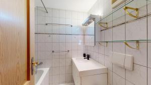 Et badeværelse på Abitaziun Trais Tschiervs D4 - Champfèr + 24 billeder