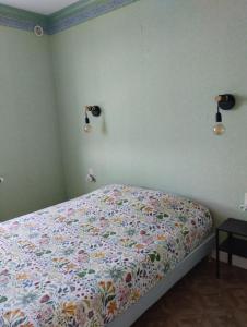 Postel nebo postele na pokoji v ubytování appartement avec terrasse et jardin