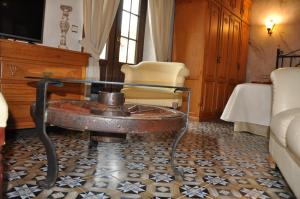 a room with an old tub on a floor at Casa de las Remigias in Estepona