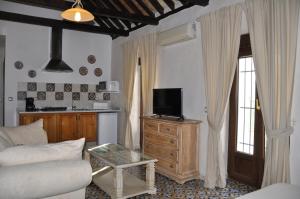 a living room with a couch and a tv at Casa de las Remigias in Estepona