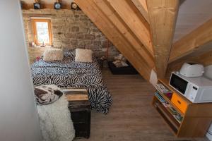 a attic room with two beds and a microwave at Loft "Home, Sauna & Pool" in Osenbach