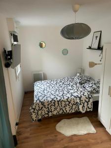 Postel nebo postele na pokoji v ubytování Le petit cocon argentois proche Bezon-La Défense