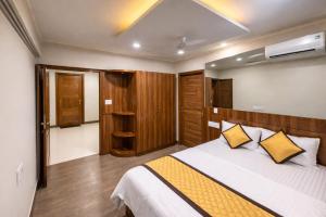 Giường trong phòng chung tại Nova Regency