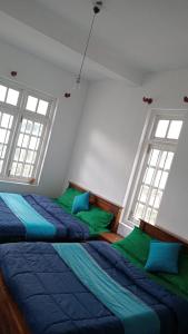 En eller flere senge i et værelse på Frosty Heaven Guest House