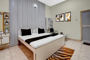 En eller flere senge i et værelse på Hotel O A In Residency