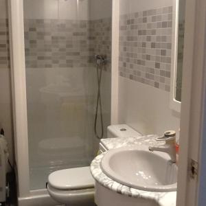 Et badeværelse på App privado en casa, si mascotas