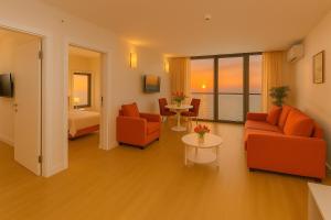 Khu vực ghế ngồi tại PANORAMA Resort - Center Suite & Sea view
