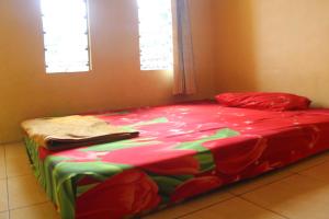 En eller flere senge i et værelse på Guest House Griya Mas BCI A 39A