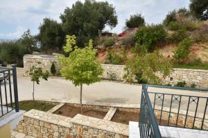Jardí fora de Sivota Apartments
