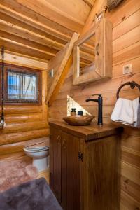 Fotografie z fotogalerie ubytování Rustic villa Roza with outdoor pool in Kupjak v destinaci Kupjak