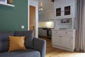 a living room with a couch and a kitchen at Bergnest Fieberbrunn in Fieberbrunn
