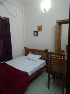 En eller flere senge i et værelse på Sakalam homestay + 11 billeder