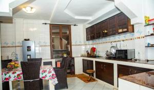 Køkken eller tekøkken på Maison Blanche Biteng + 49 billeder